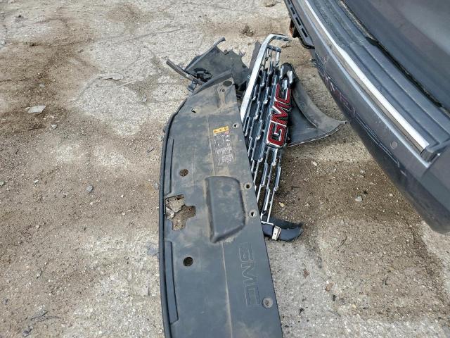 GMC Yukon Denali Image 12