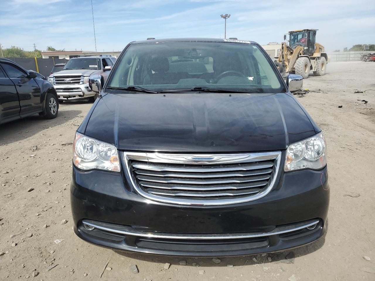 Chrysler Minivan Touring L Image 12