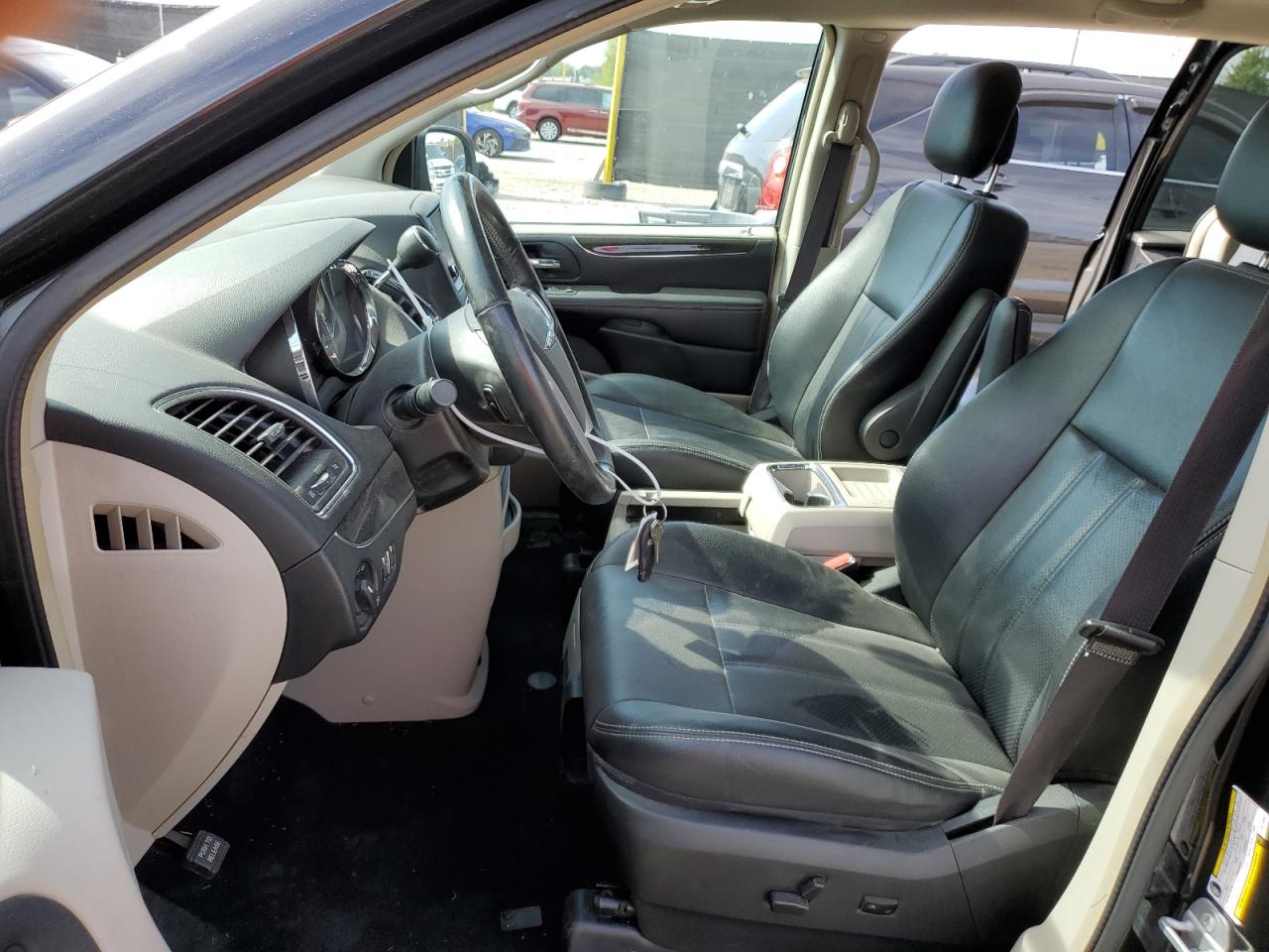 Chrysler Minivan Touring L Image 6