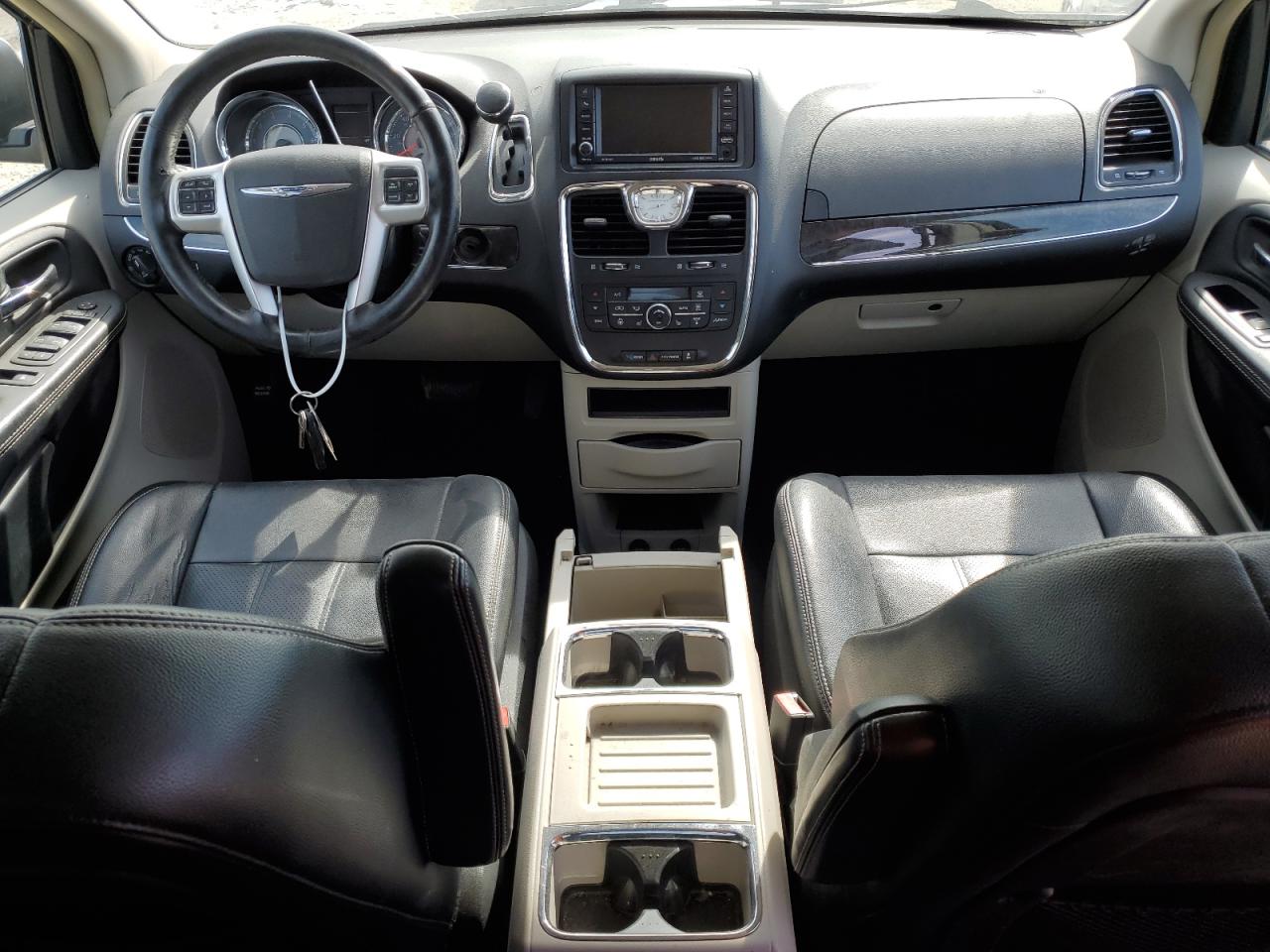 Chrysler Minivan Touring L Image 7