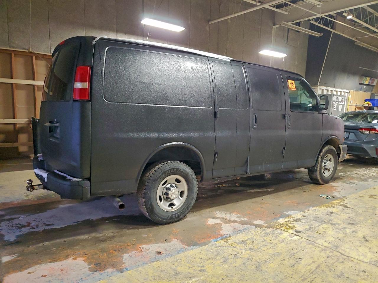 Chevrolet Express Image 12