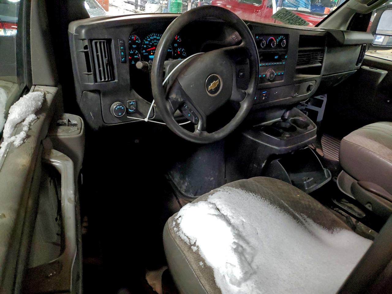 Chevrolet Express Image 4