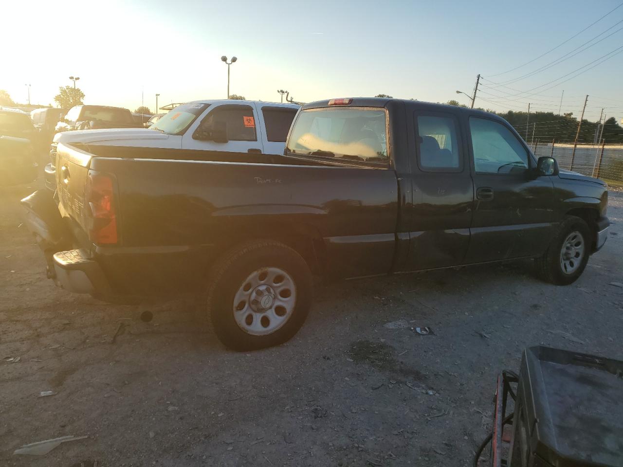 Chevrolet Silverado C1500 Image 2