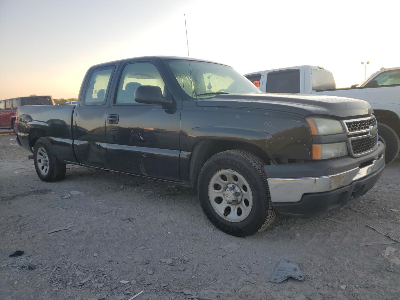 Chevrolet Silverado C1500 Image 4