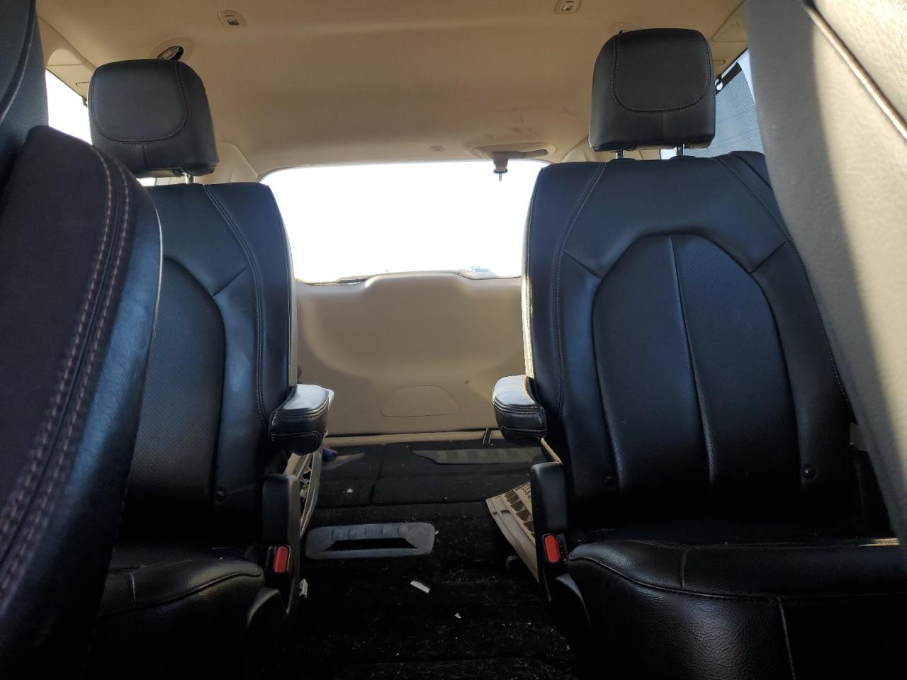 Chrysler Pacifica Touring L Image 9