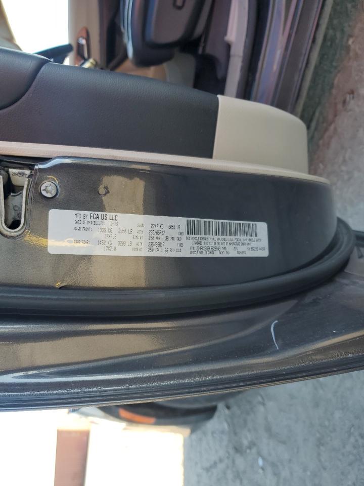 Chrysler Pacifica Touring L Image 2