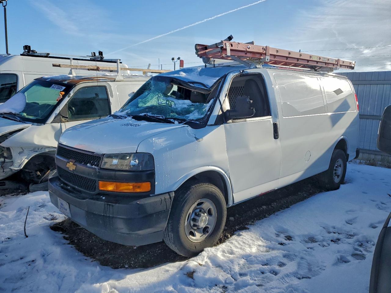 Chevrolet Express Image 1