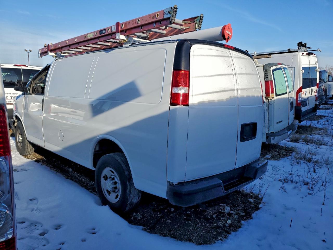 Chevrolet Express Image 2