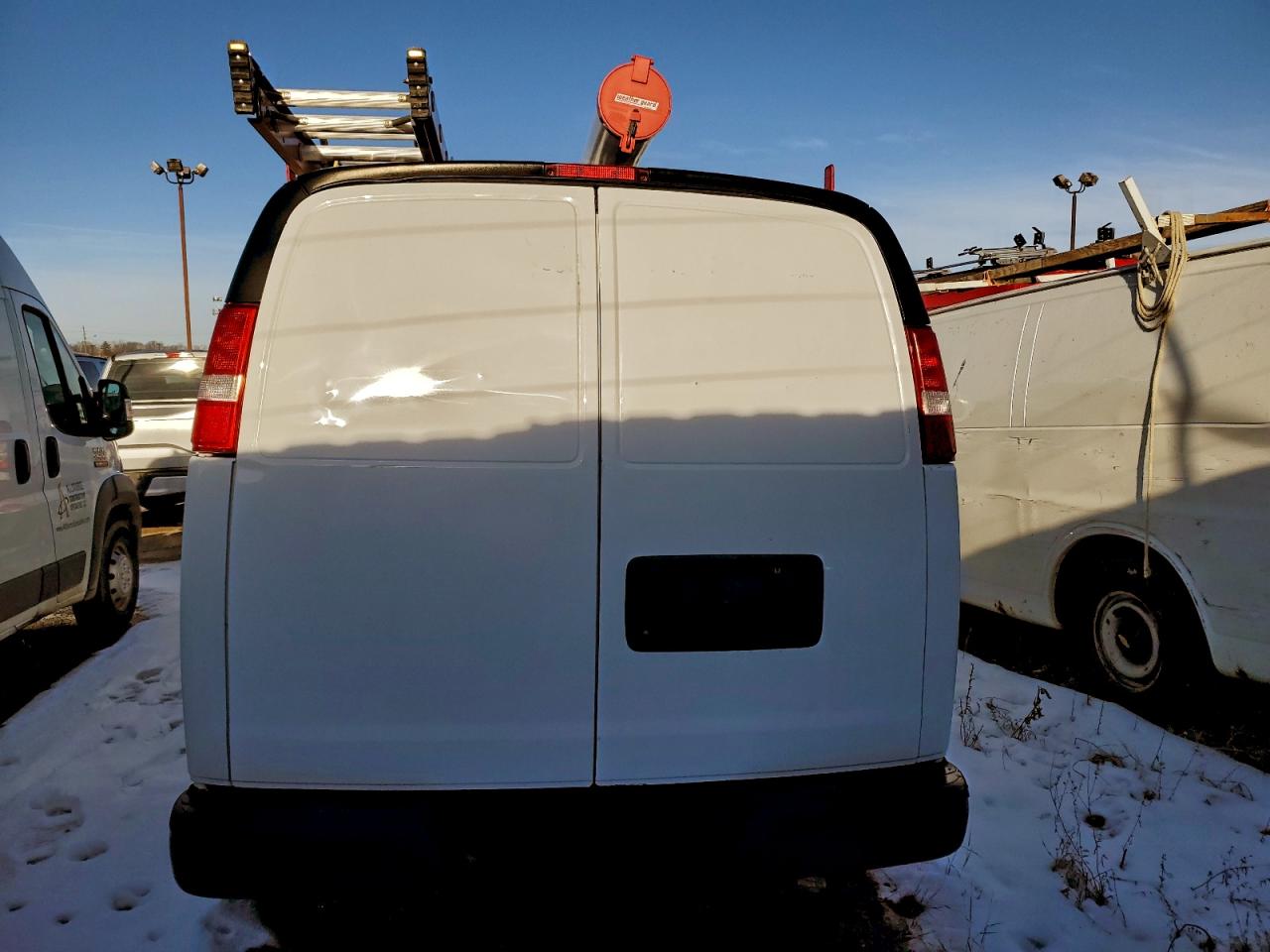 Chevrolet Express Image 13