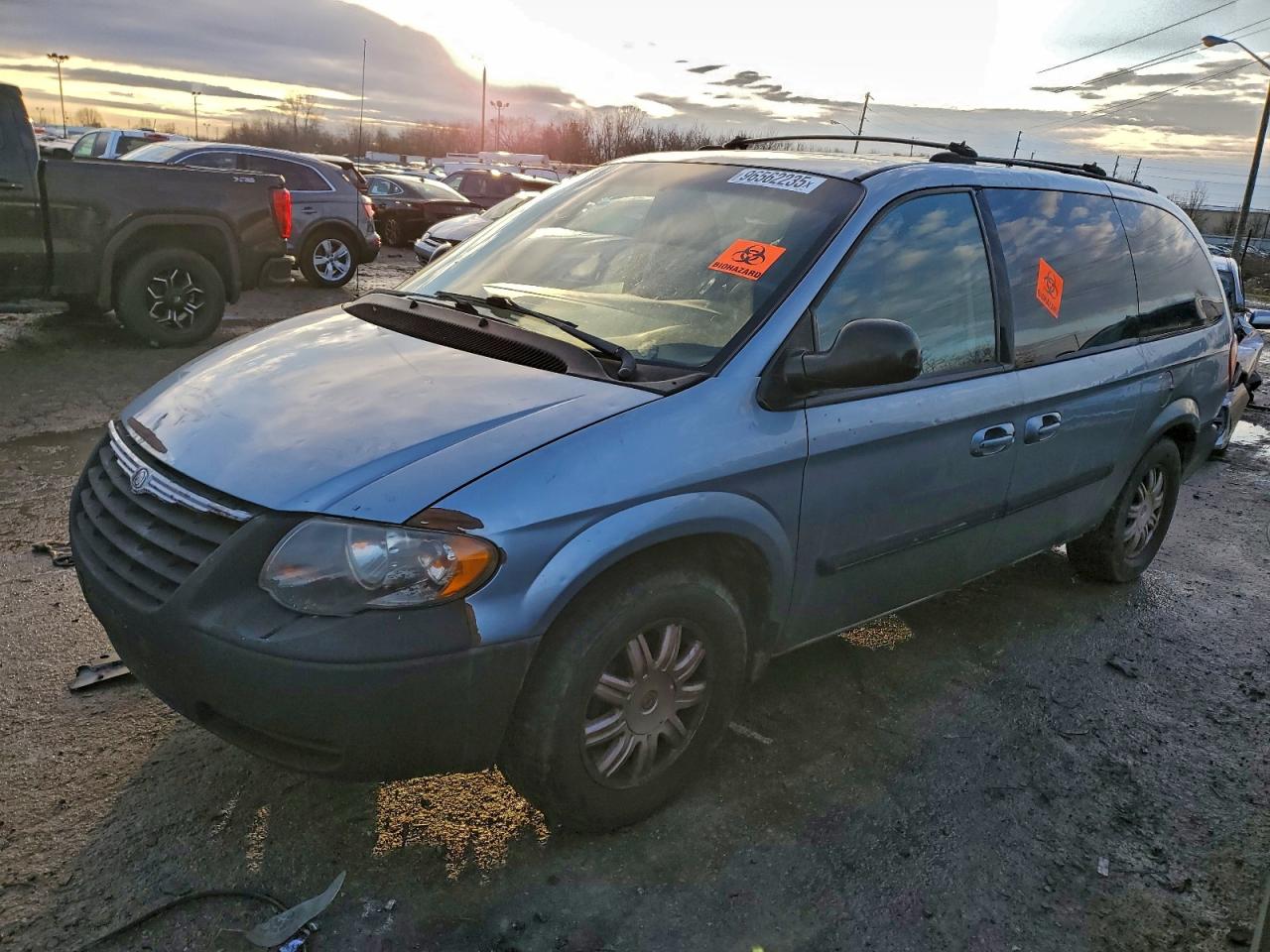 Chrysler Minivan Touring Image 1