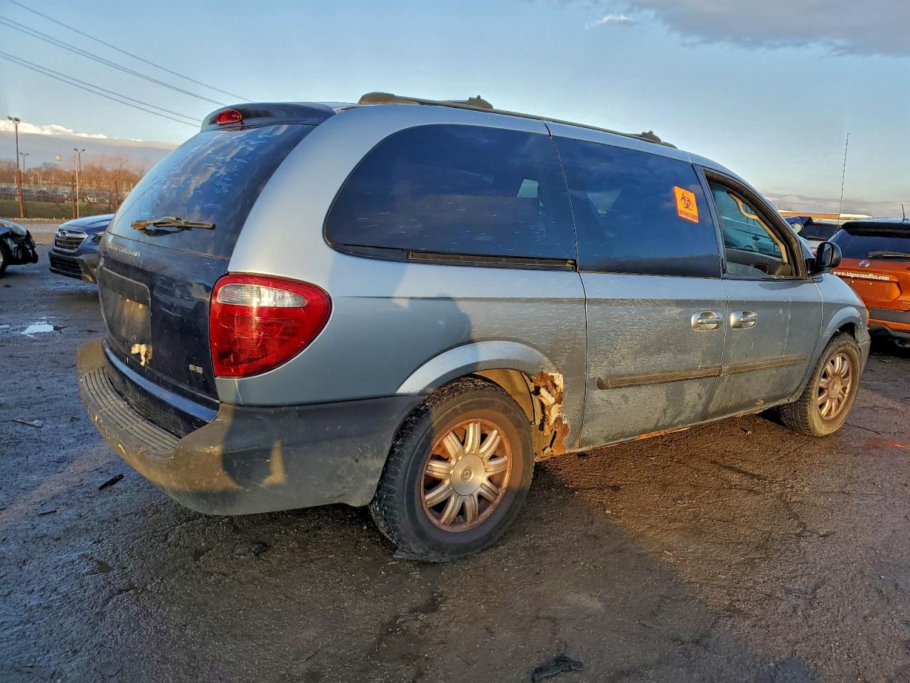 Chrysler Minivan Touring Image 2