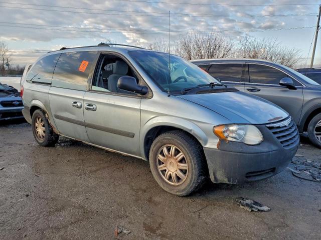 Chrysler Minivan Touring Image 3