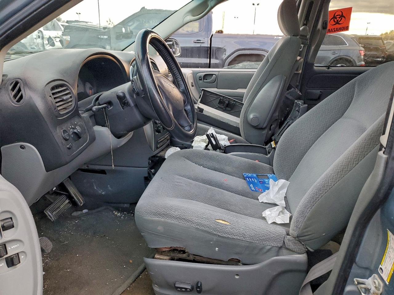 Chrysler Minivan Touring Image 5