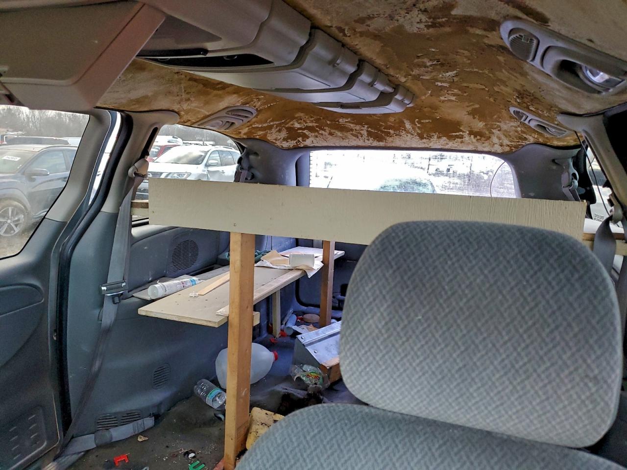 Chrysler Minivan Touring Image 10