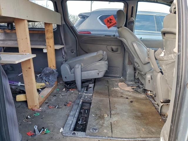 Chrysler Minivan Touring Image 11