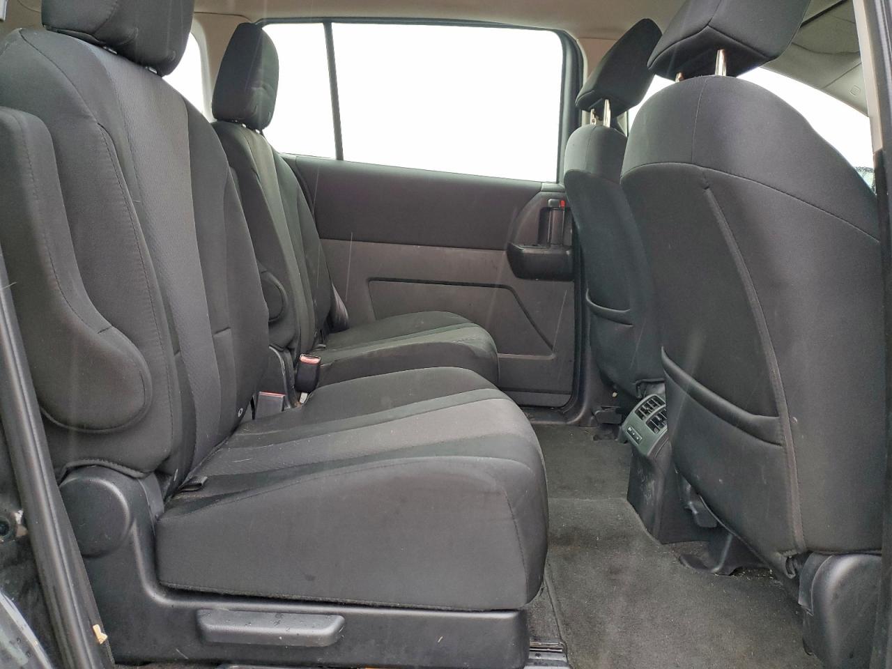 Mazda 5 Sport Image 2