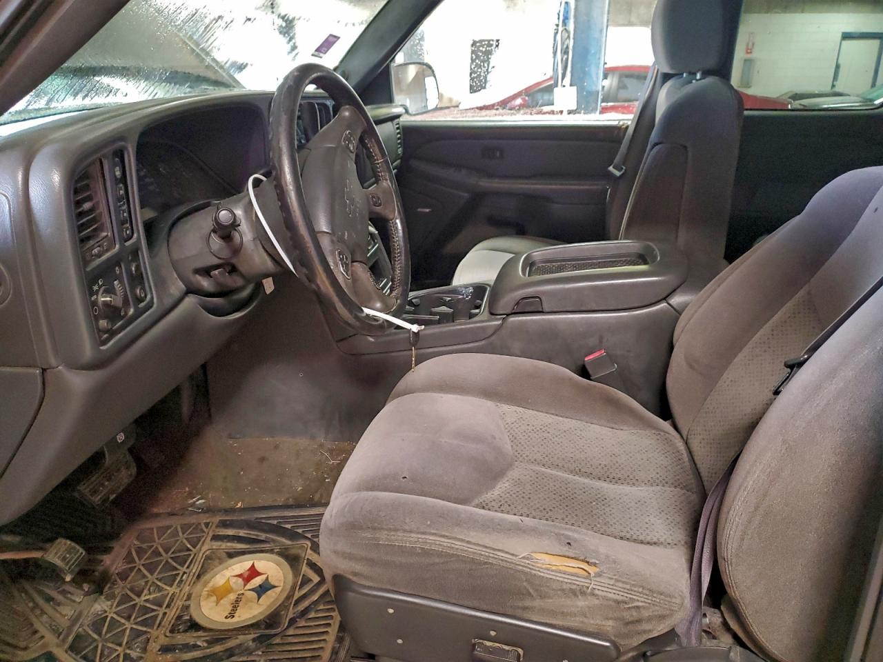 Chevrolet Silverado K1500 Image 9