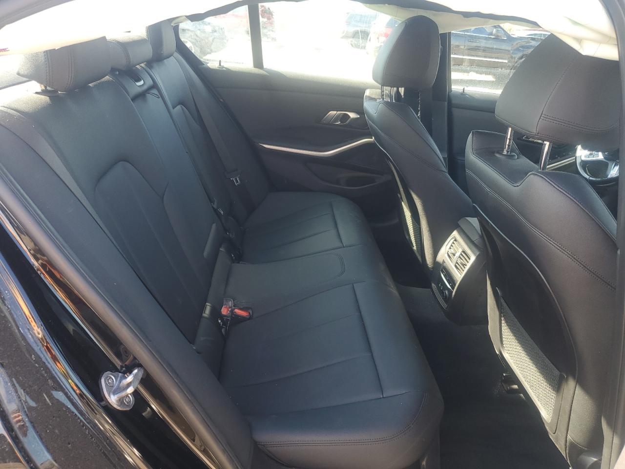 BMW 3 Series Image 10