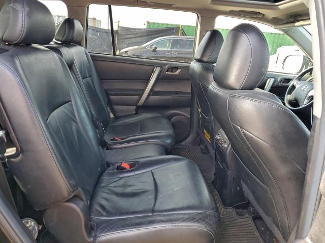 Toyota Highlander Base Image 12