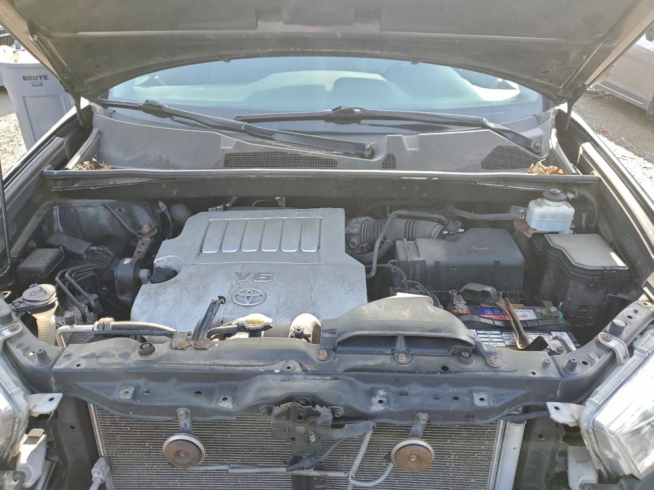 Toyota Highlander Base Image 11