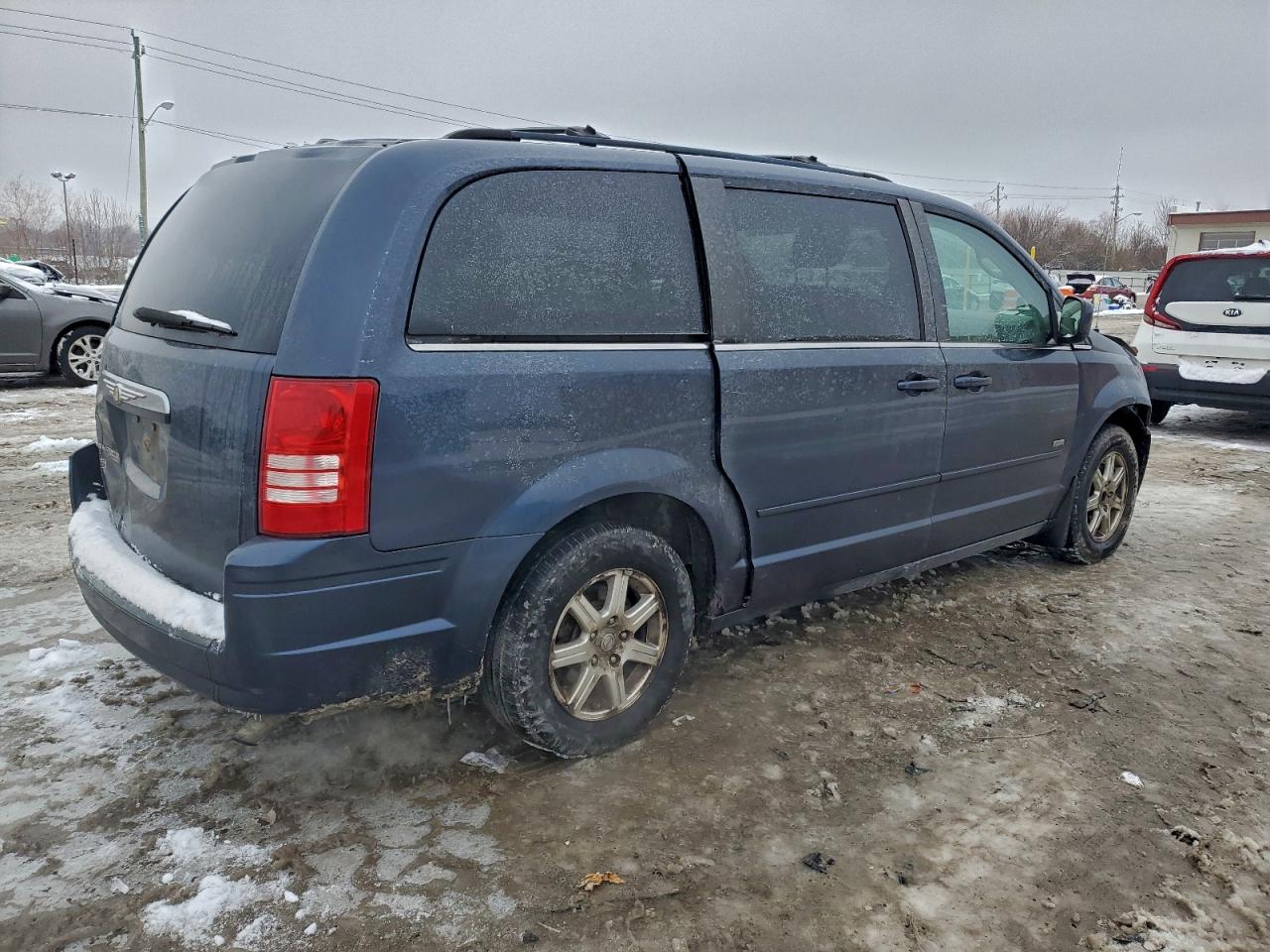 Chrysler Minivan Touring Image 6
