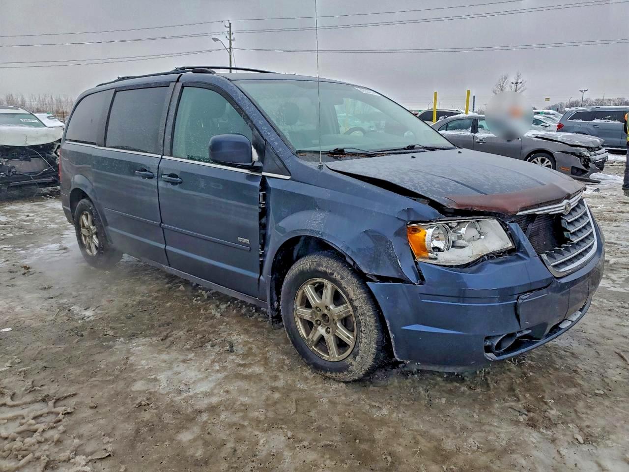 Chrysler Minivan Touring Image 12
