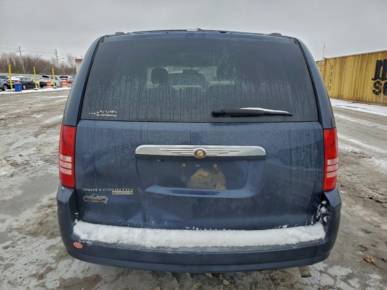 Chrysler Minivan Touring Image 9