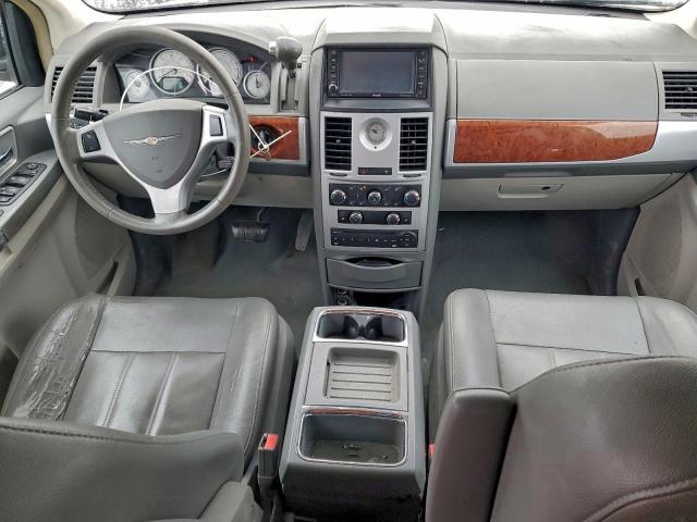 Chrysler Minivan Touring Image 11