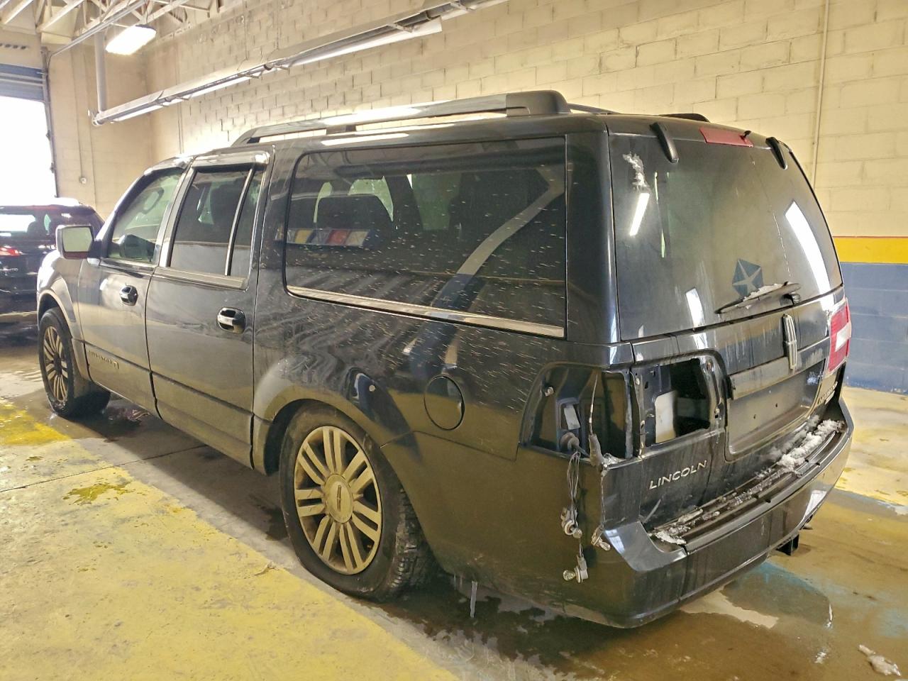 Lincoln Navigator L Image 4