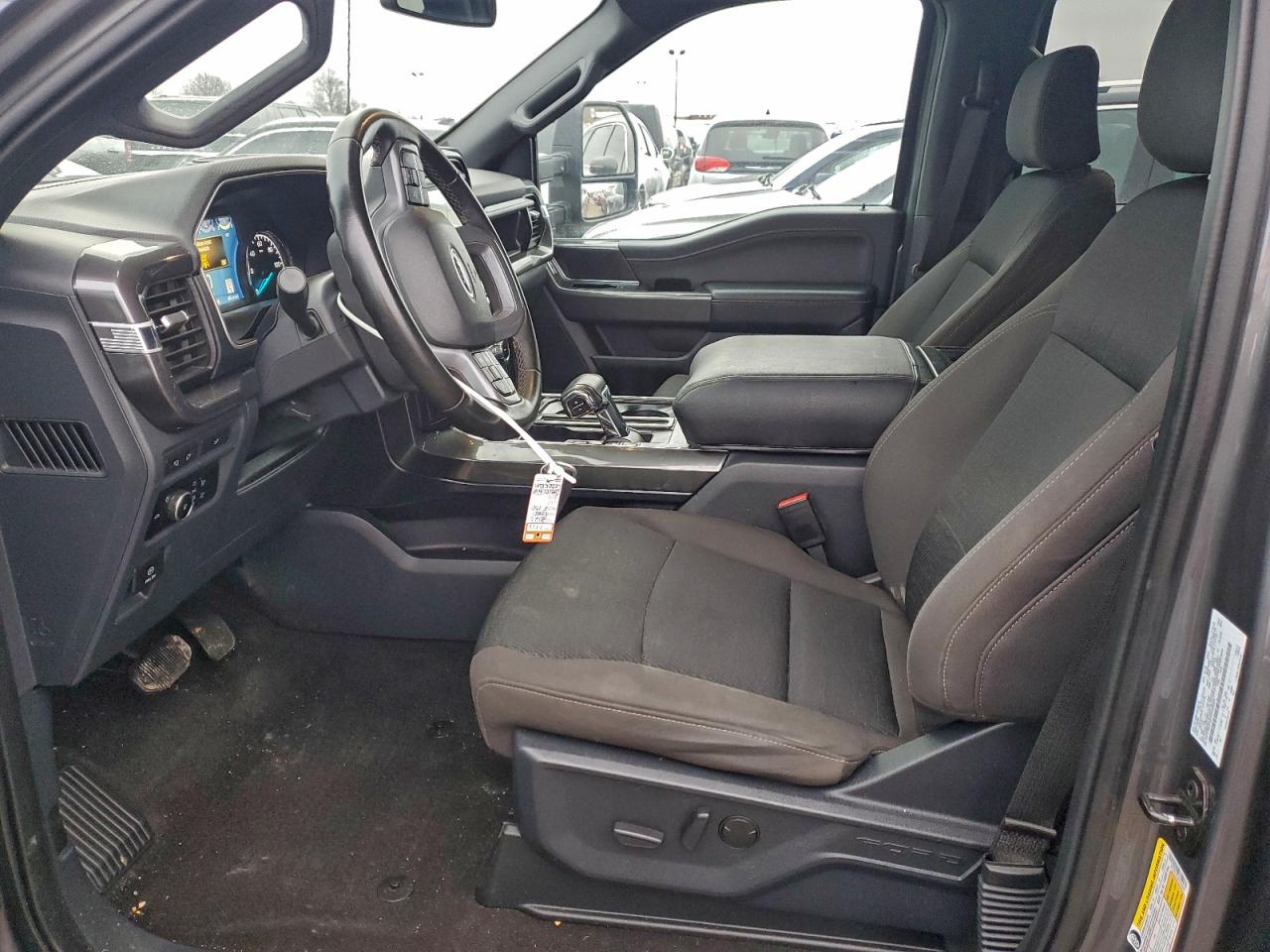 Ford F-150 Supercrew Image 8