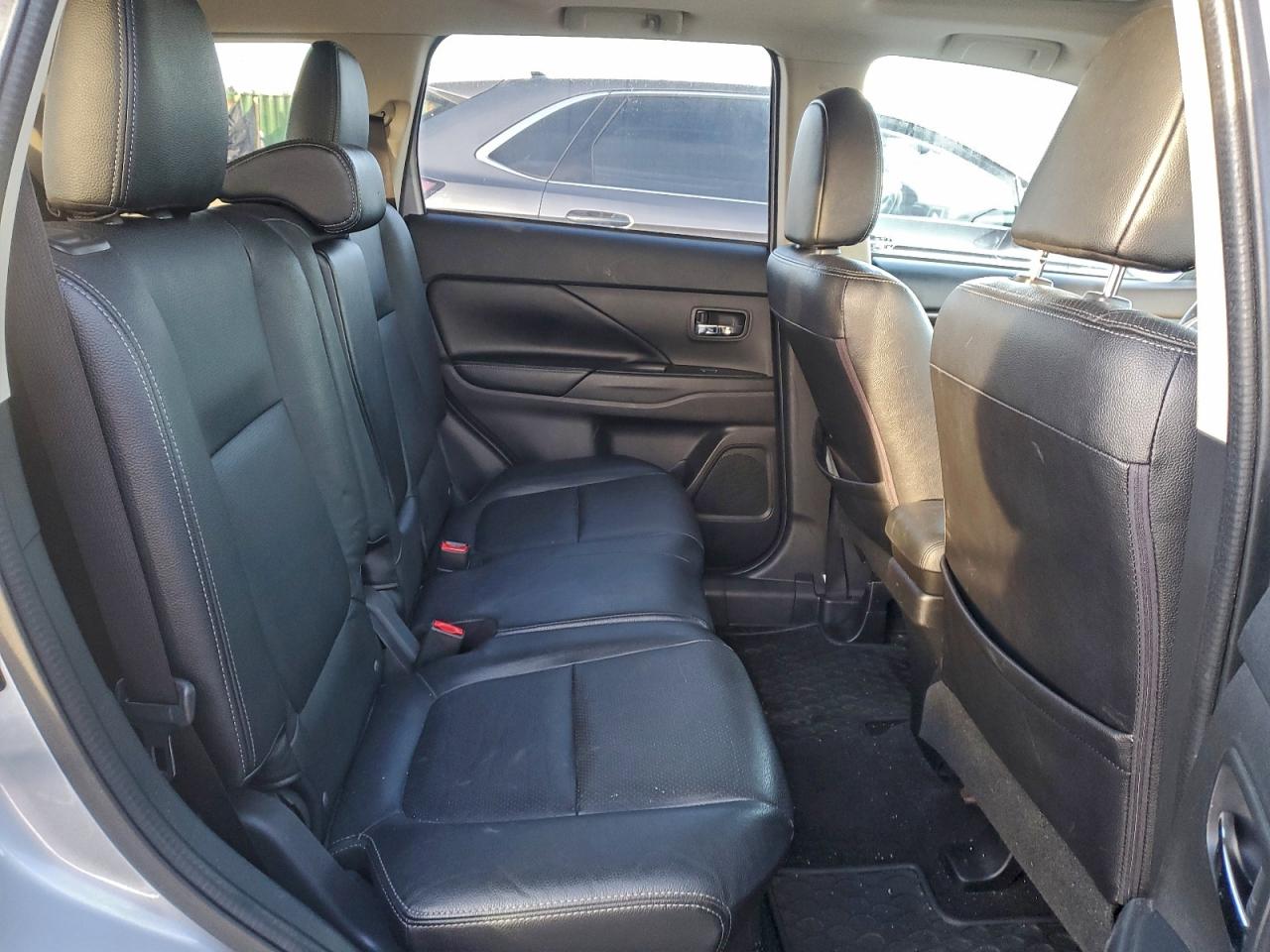 Mitsubishi Outlander Se Image 7