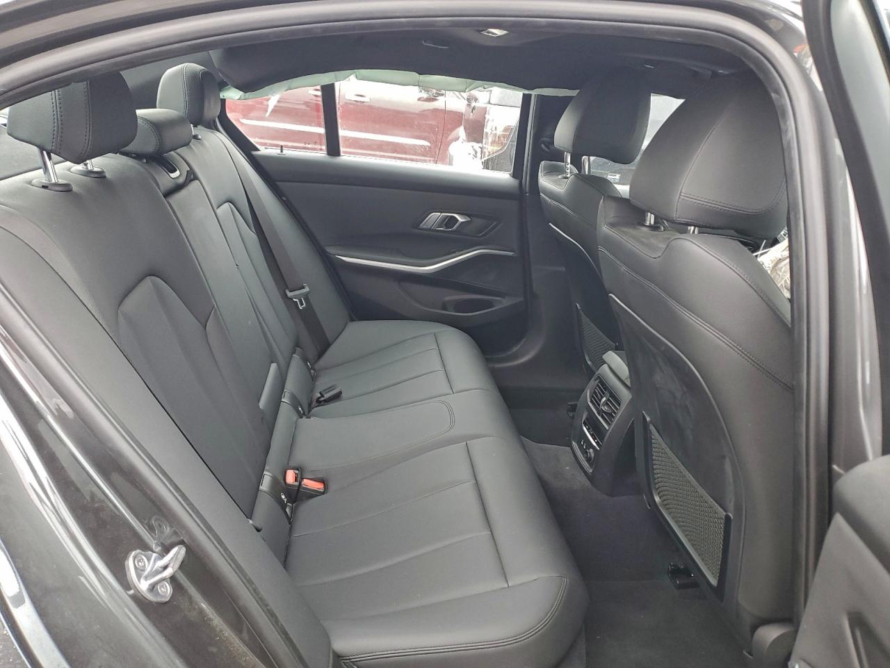 BMW 3 Series Image 7