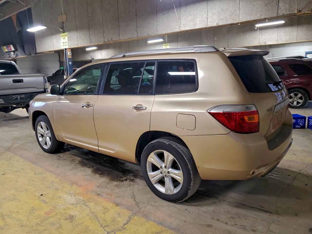 Toyota Highlander Limited Image 2