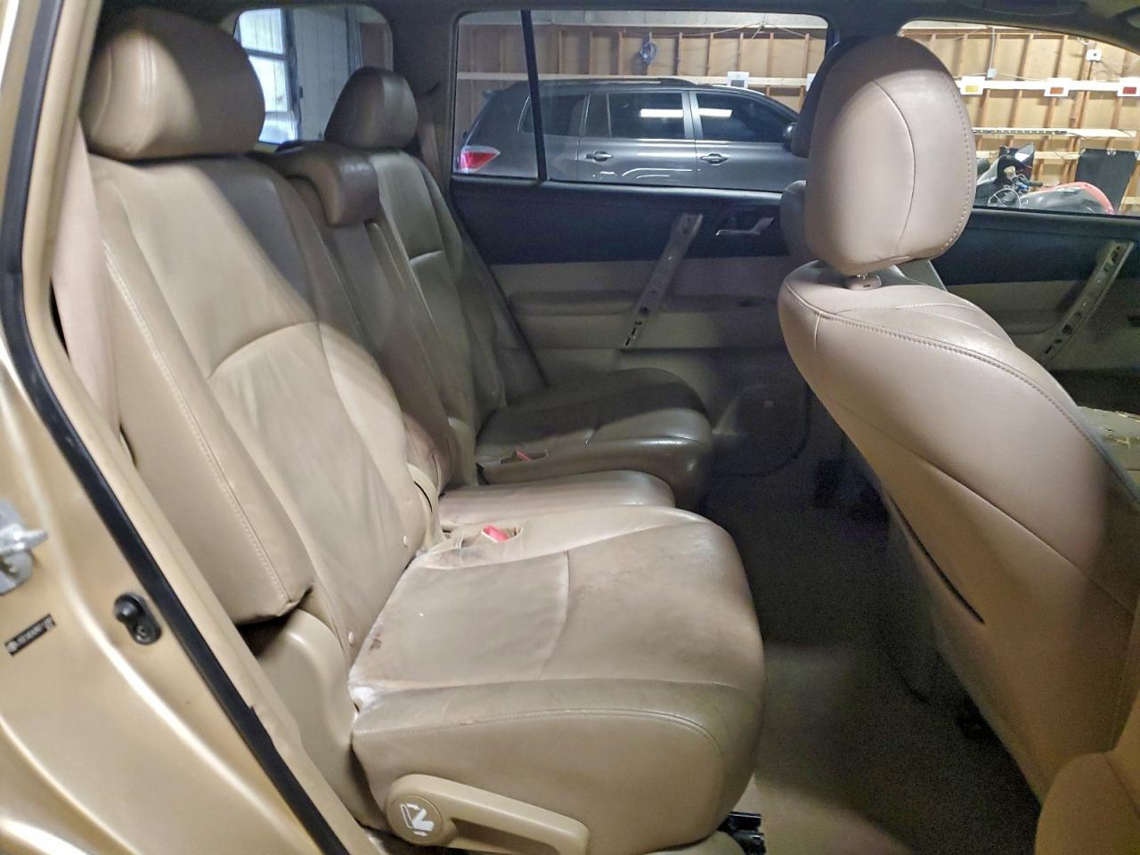 Toyota Highlander Limited Image 8