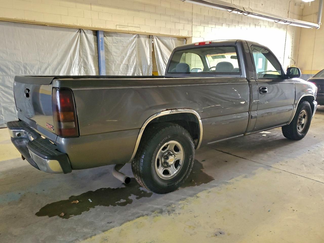 GMC Sierra C1500 Image 3