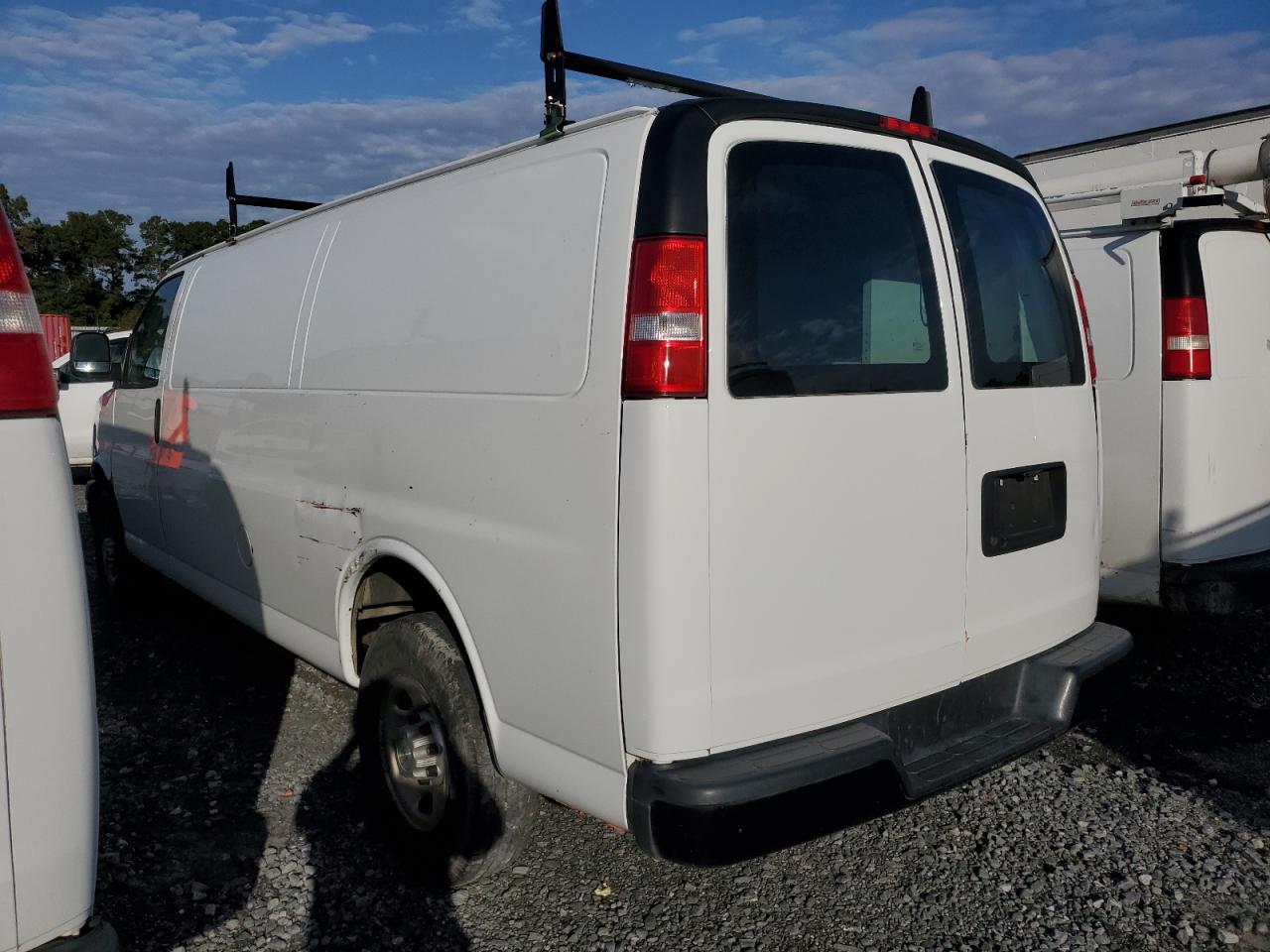 Chevrolet Express Image 3