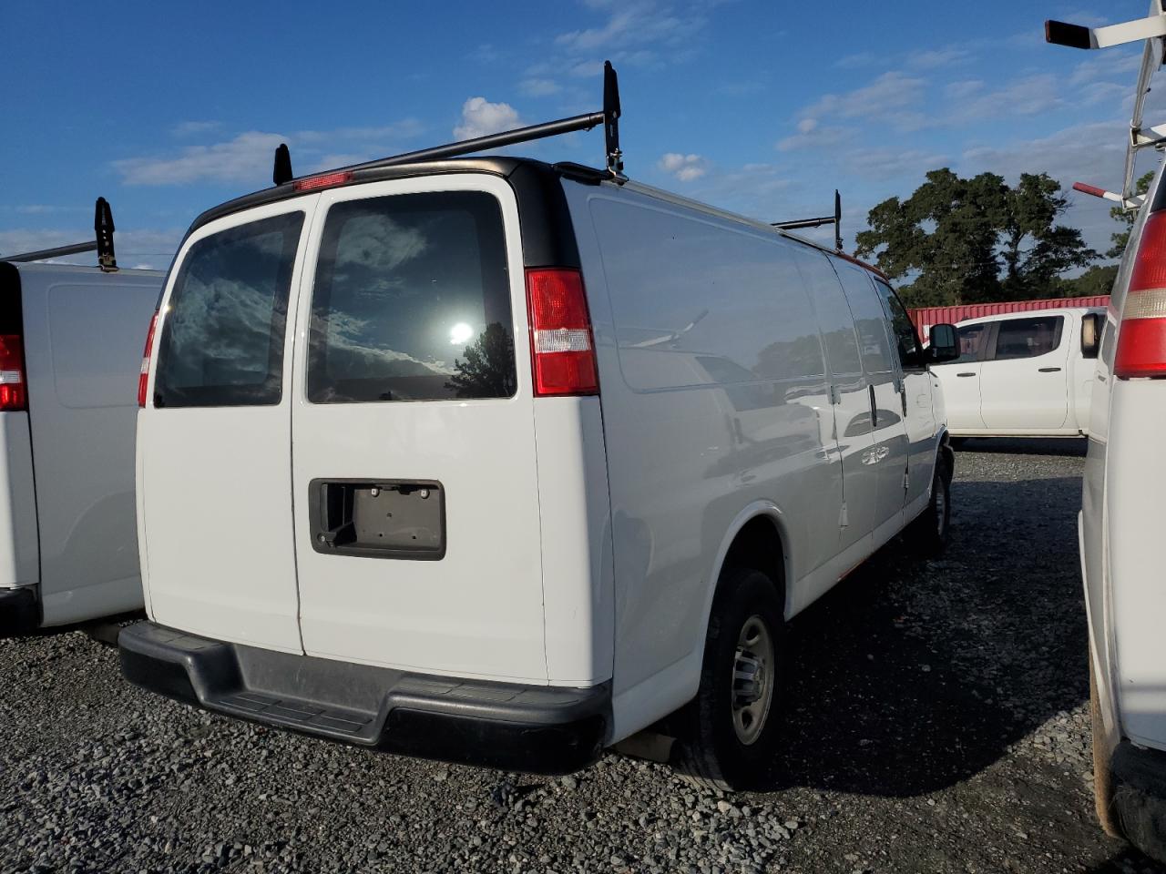 Chevrolet Express Image 2