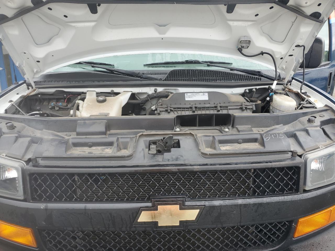 Chevrolet Express Image 13