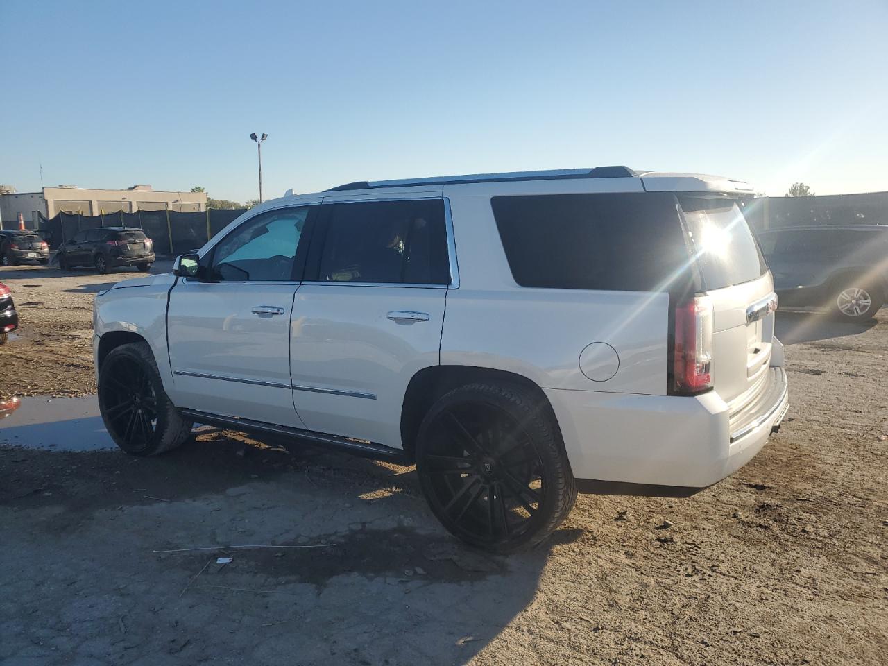 GMC Yukon Denali Image 2