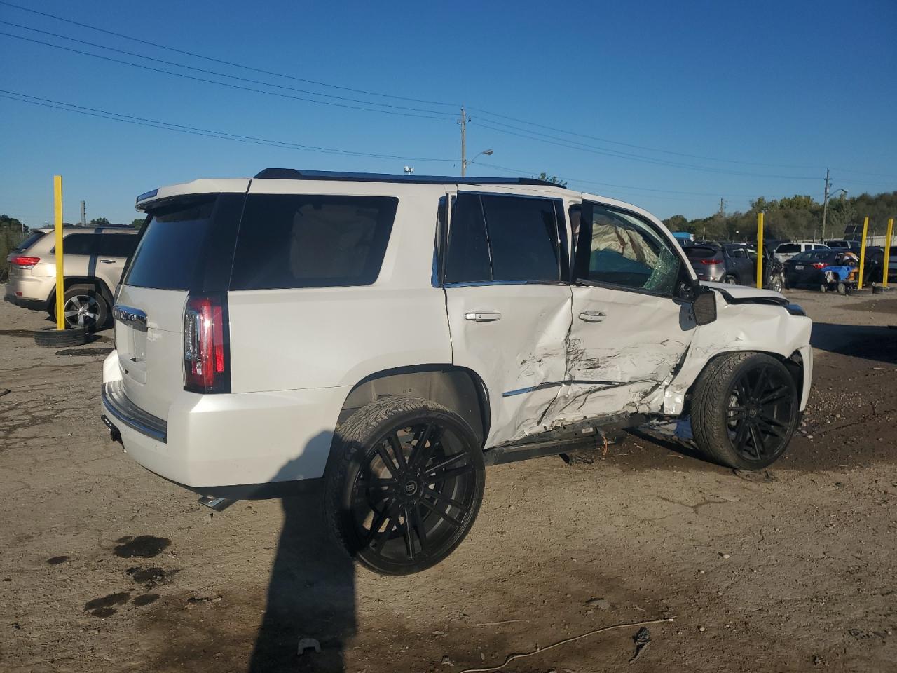 GMC Yukon Denali Image 3