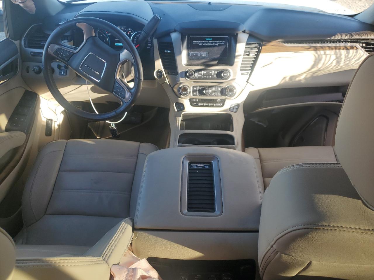 GMC Yukon Denali Image 6