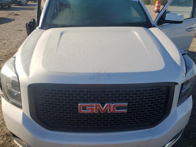 GMC Yukon Denali Image 8