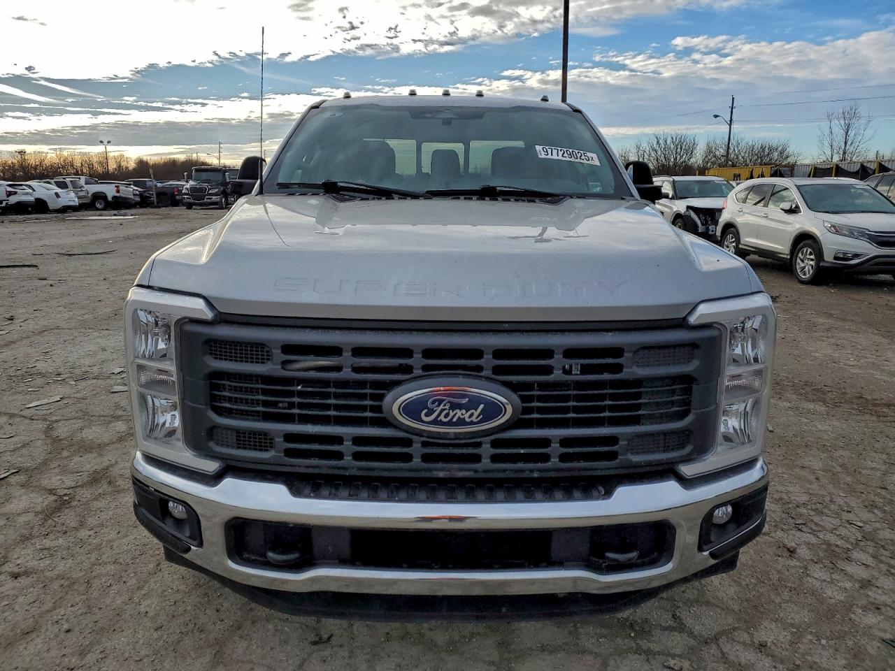 Ford F-350 Super Duty Image 3