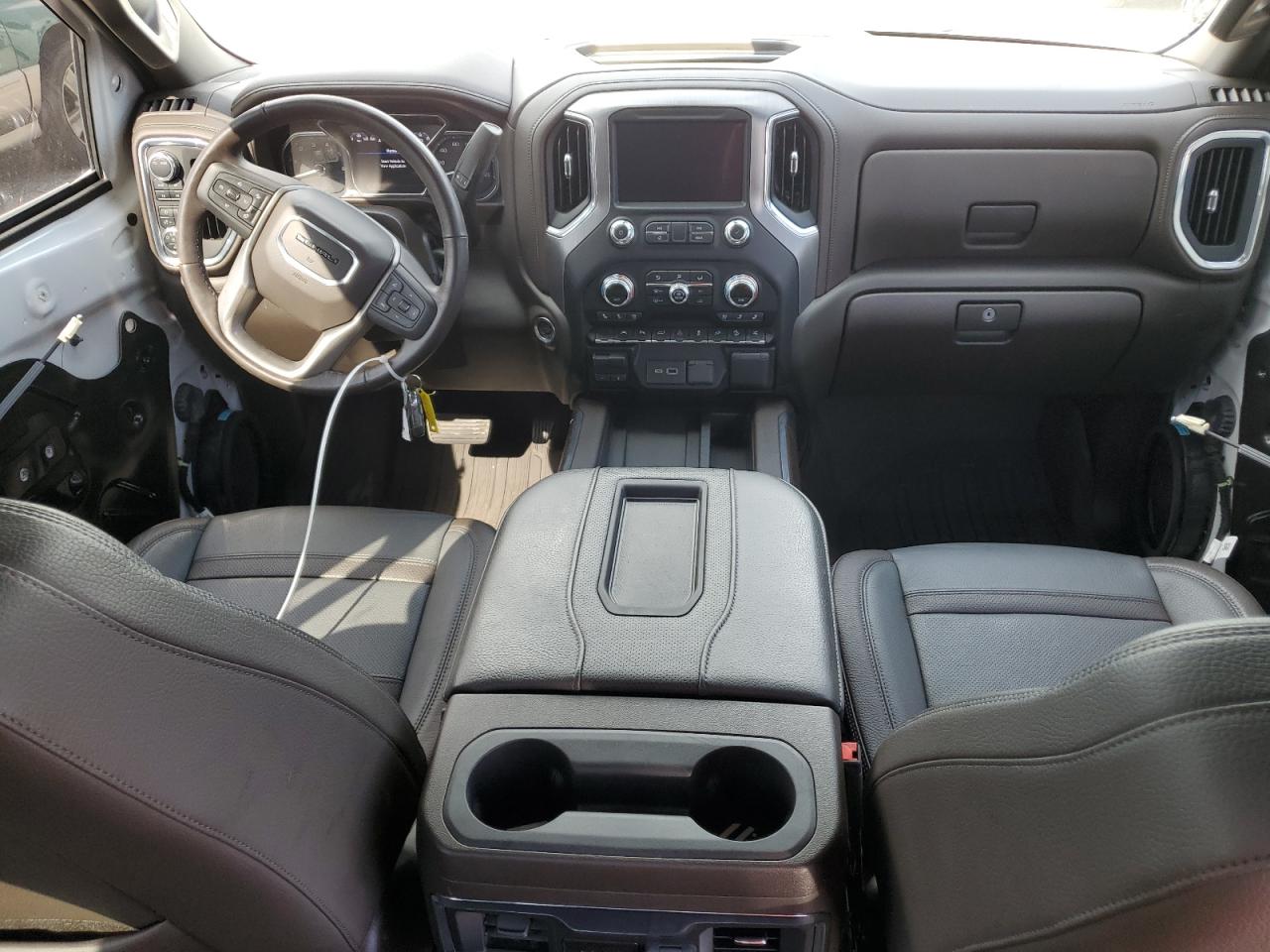 GMC Sierra K1500 Denali Image 8