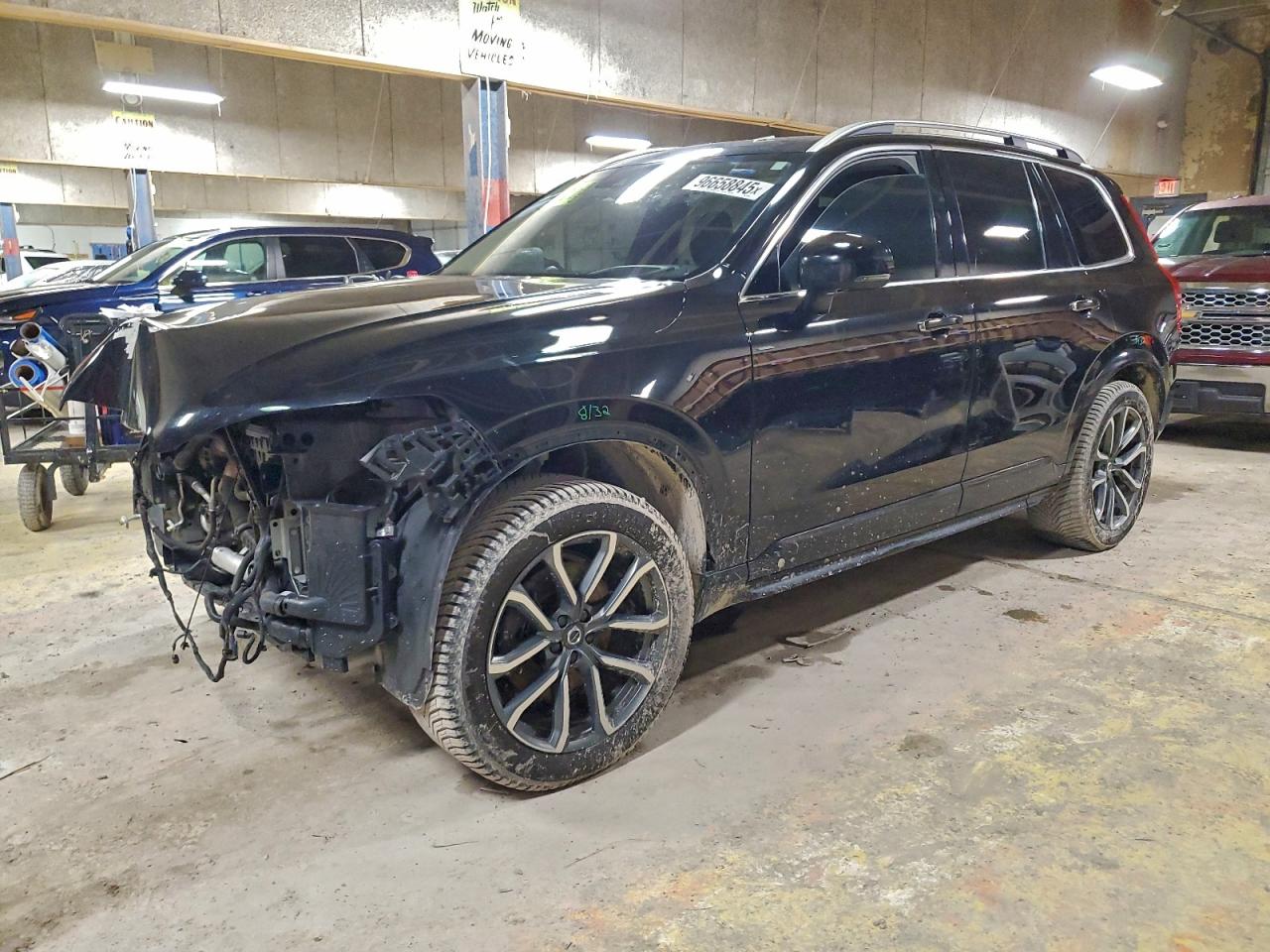 Volvo XC90 T6 Image 1