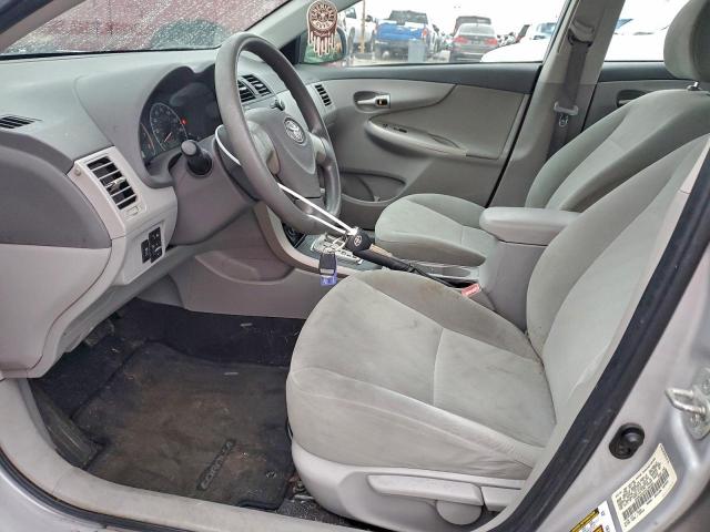 Toyota Corolla Base Image 9