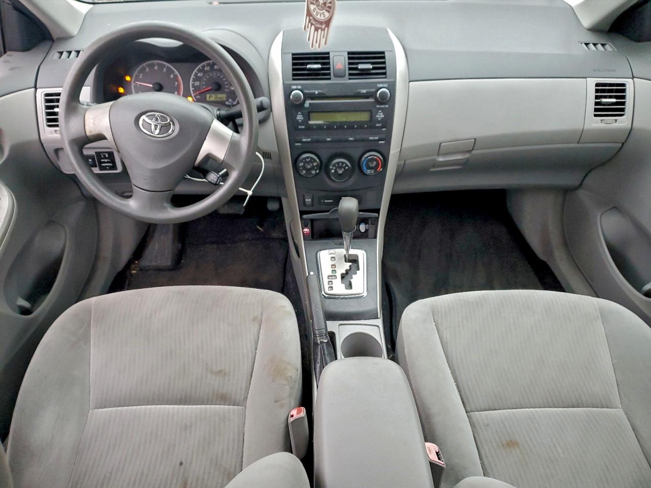 Toyota Corolla Base Image 8