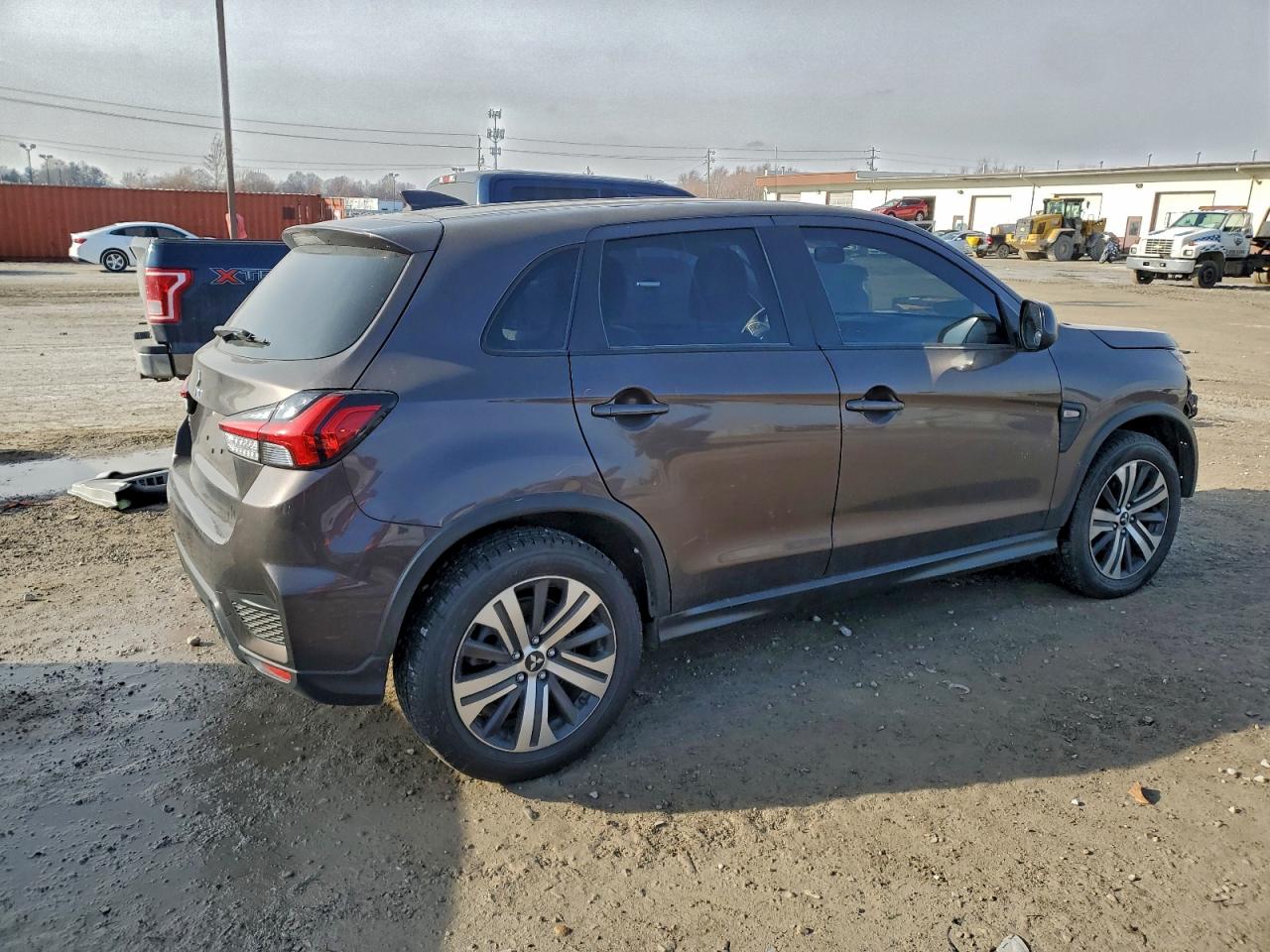 Mitsubishi Outlander Es Image 2