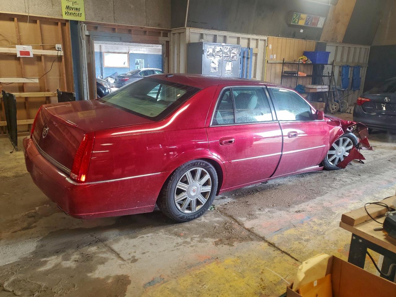 Cadillac DTS Image 6