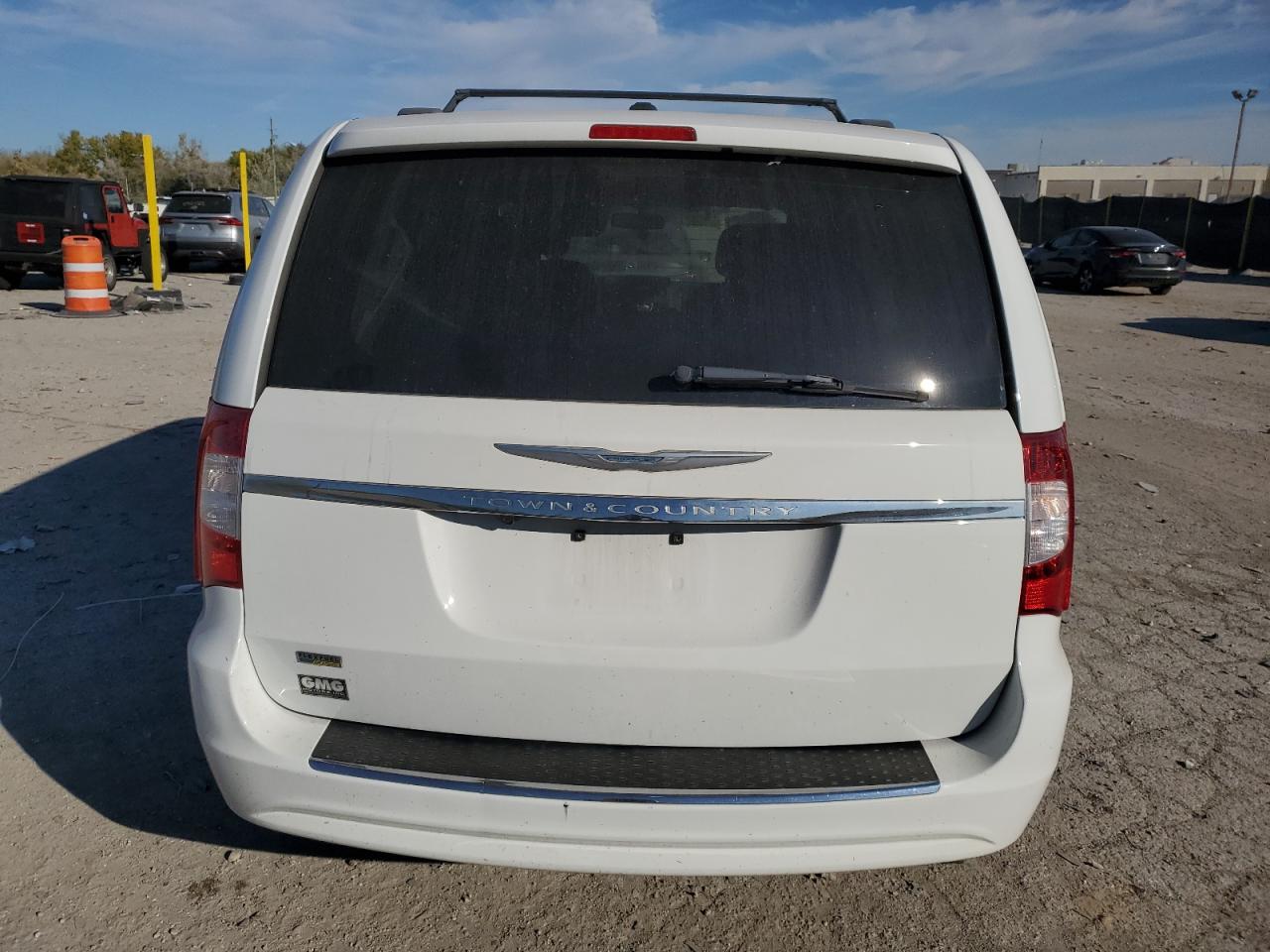Chrysler Minivan Touring Image 11